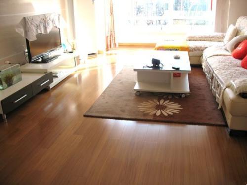 已裝修實木復(fù)合地板如何巧妙打造隔斷墻